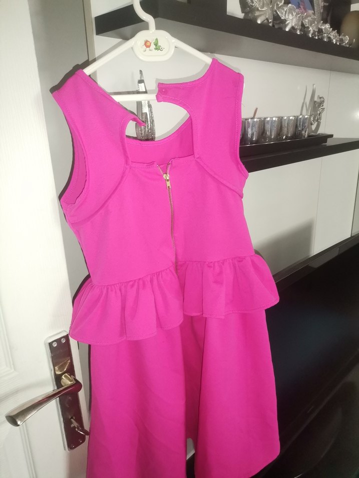 Pembe Kolsuz V Yaka Fırfırlı Elbise - Görsel 2