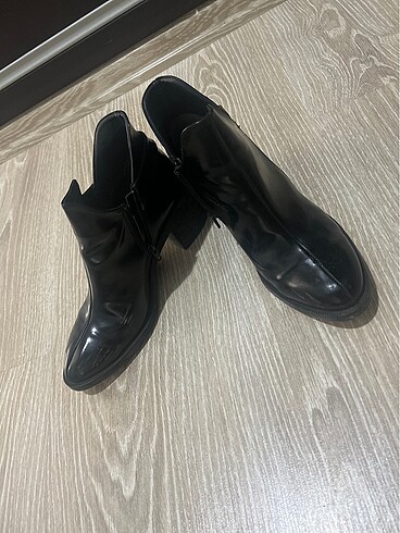 Rugan siyah bootie ayakkabı