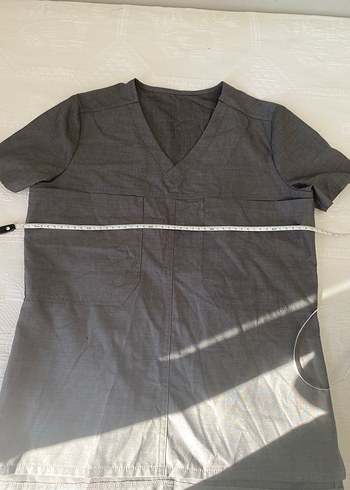 Gri V Yaka Keten Hemşire  Tişörtü - Görsel 2