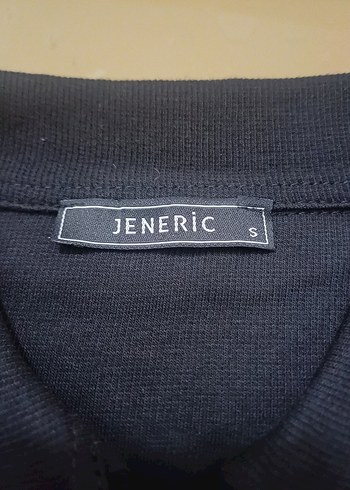 Siyah Kısa Kollu, Yaka Detaylı Kadın Tişört - Görsel 2