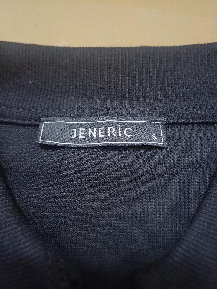 Siyah Kısa Kollu, Yaka Detaylı Kadın Tişört - Görsel 2