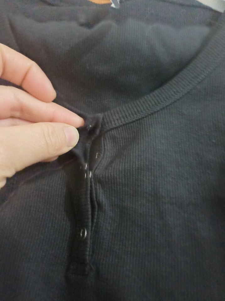 Düğmeli Siyah Kısa Kadın Atlet - Görsel 2