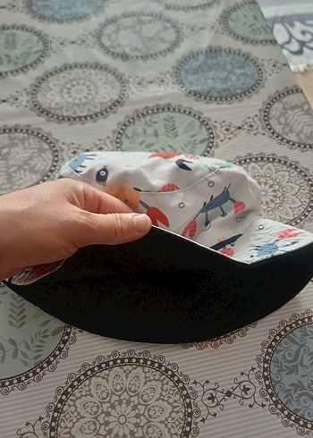 32 Beden siyah Renk Kemerli Siyah Erkek Çocuk Terlik ve şapka biradada..