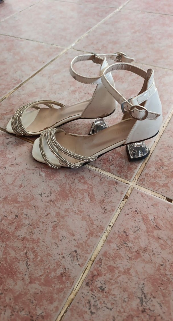 Beyaz Yüksek Topuklu Kemerli Abiye Ayakkabı - Görsel 2