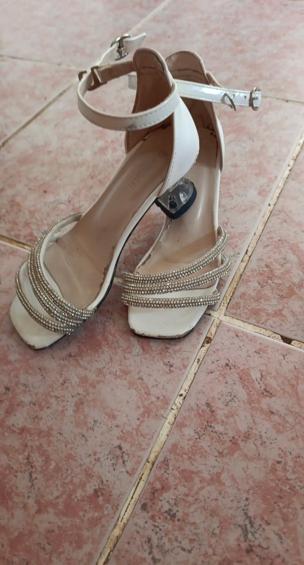 Beyaz Yüksek Topuklu Kemerli Abiye Ayakkabı - Görsel 3