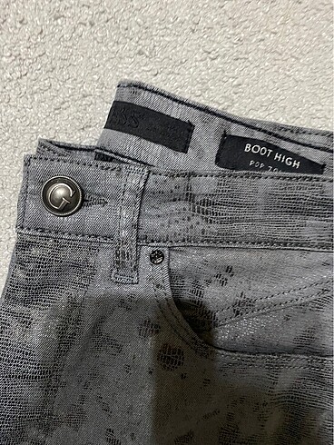 38 Beden Guess koleksiyon pantolon