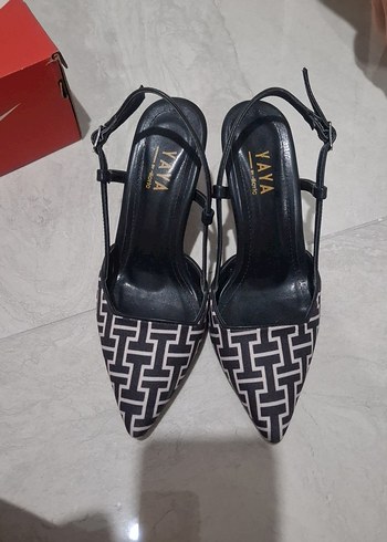 Siyah Desenli Stiletto