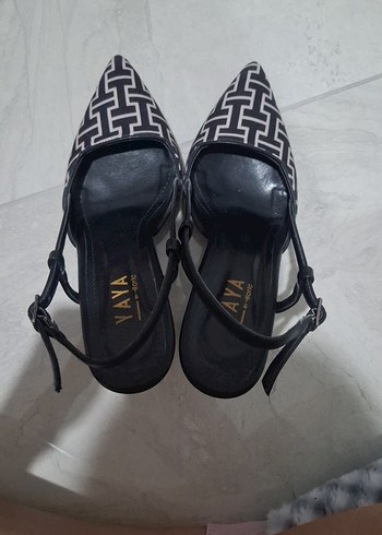 Zara Siyah Desenli Stiletto