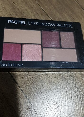 PASTEL EYESHADOW PALETTE