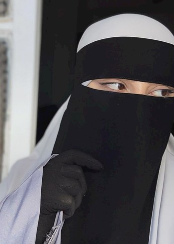 Drapeli Siyah Kadın peçe - Görsel 2