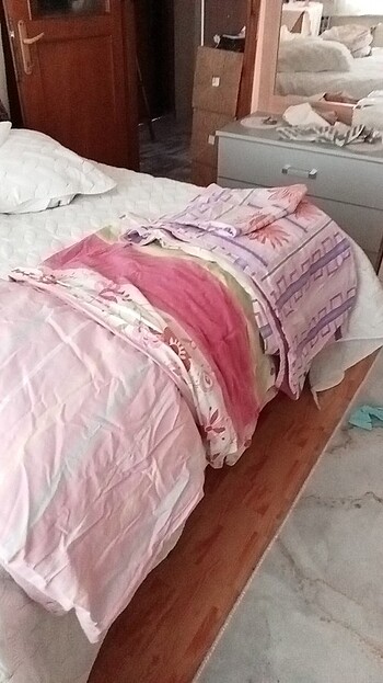 Yatak çarşafı ve yastık kilifi