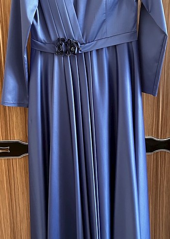 Mavi saten tesettür abiye - Görsel 3