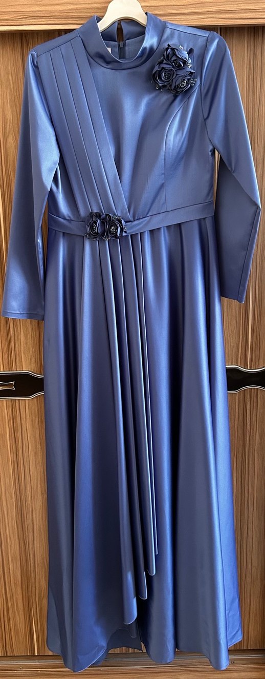 Mavi saten tesettür abiye - Görsel 3