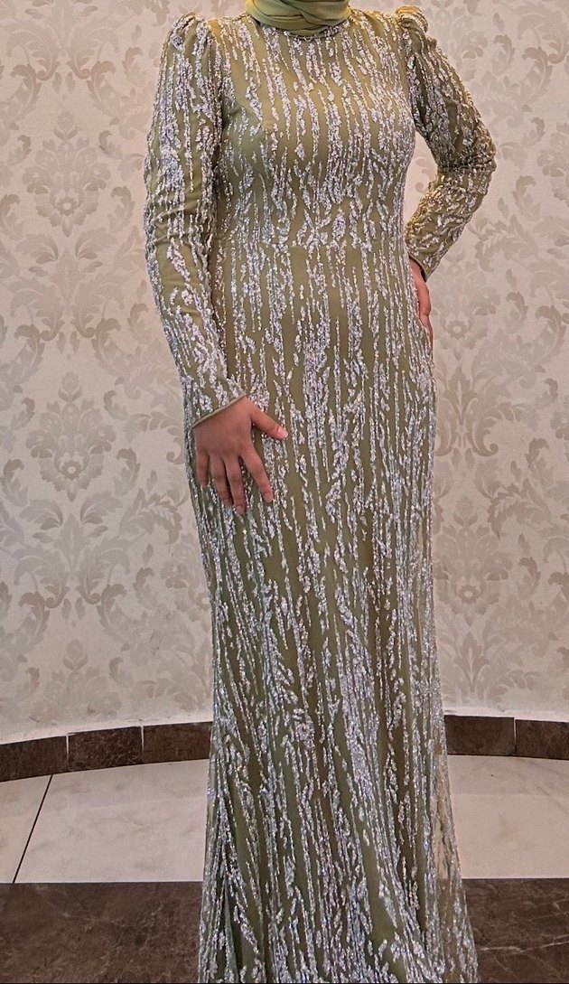 Bej Parlak Yılan Desenli Uzun Balık Abiye Elbise +Şal - Görsel 3