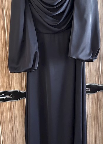 Drapeli Siyah Uzun Kollu Saten Elbise + Şal - Görsel 2