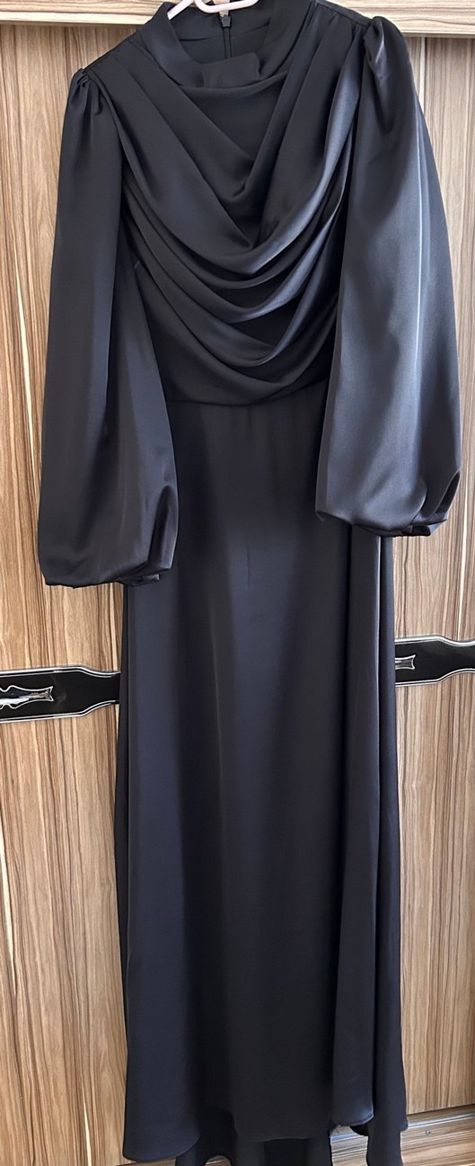 Drapeli Siyah Uzun Kollu Saten Elbise + Şal - Görsel 2