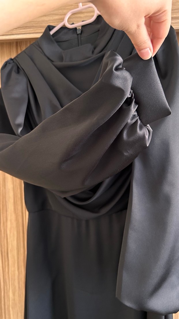 Drapeli Siyah Uzun Kollu Saten Elbise + Şal - Görsel 3