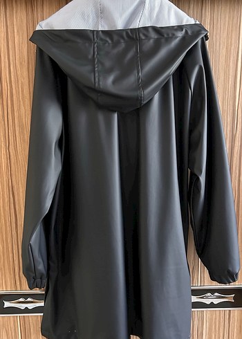 Siyah Uzun Kadın Yağmurluk - Görsel 5