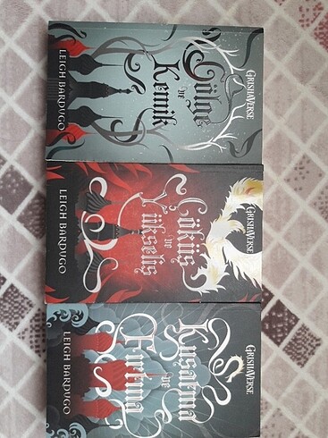  Beden Renk Leigh Bardugo Gölge ve Kemik Kutulu Set