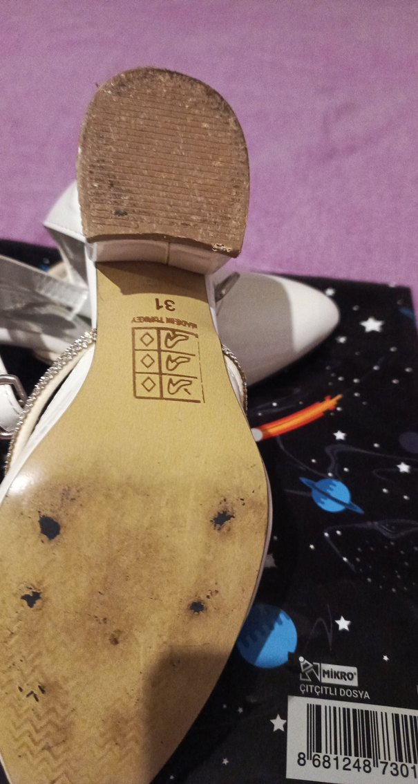 Beyaz Tokalı Stiletto Topuklu Kadın Ayakkabı - Görsel 2