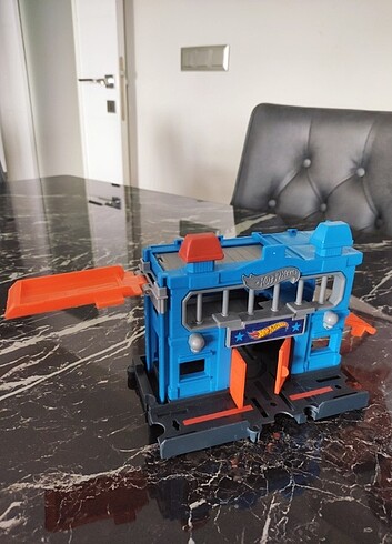  Hot wheels şehir otoparkı oyun seti 