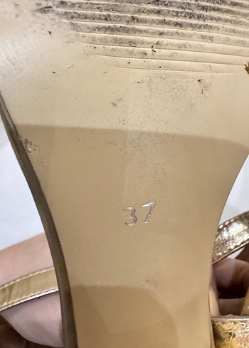 Parlak Altın Gold Kısa Topuklu Kadın Ayakkabı - Görsel 4