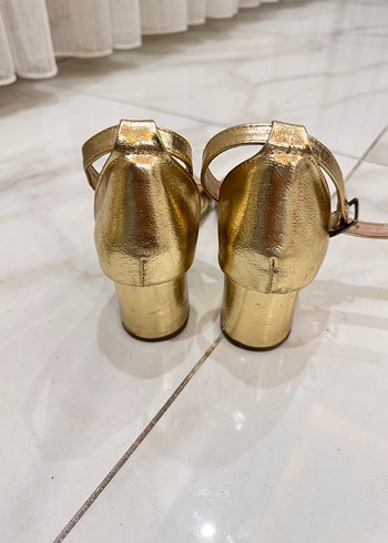 Parlak Altın Gold Kısa Topuklu Kadın Ayakkabı - Görsel 3
