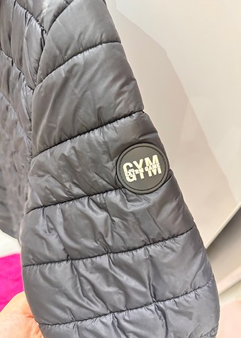 Erkek Çocuk Siyah Kapüşonlu Şişme Mont - Görsel 2