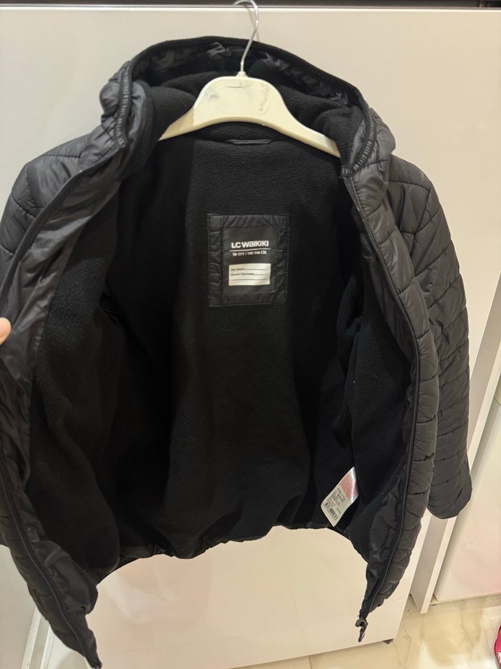 Erkek Çocuk Siyah Kapüşonlu Şişme Mont - Görsel 4