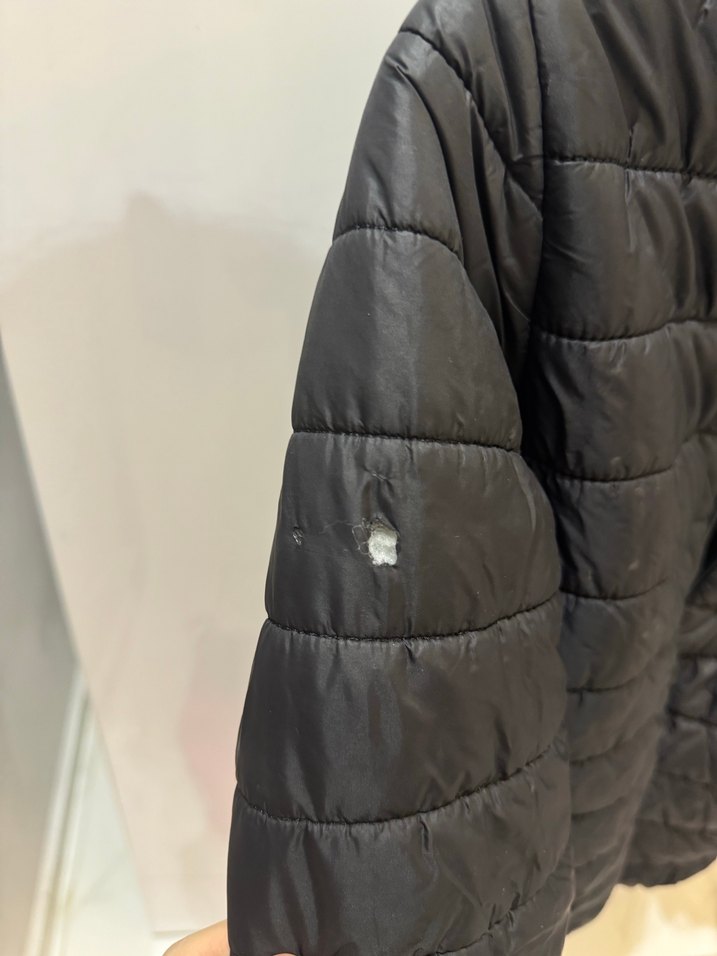 Erkek Çocuk Siyah Kapüşonlu Şişme Mont - Görsel 3