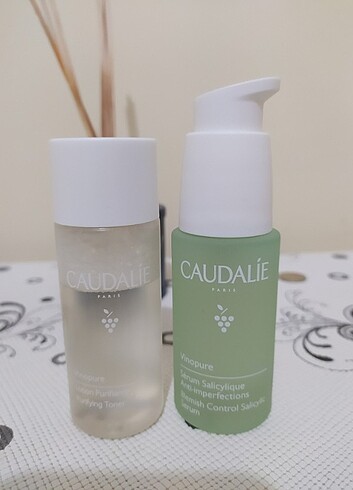 Sivilce karşıtı caudalie serum ve esans