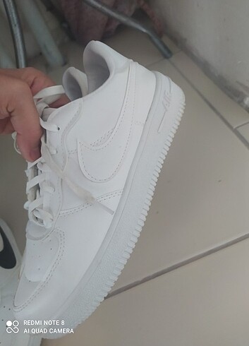Beyaz spor ayakkabı 