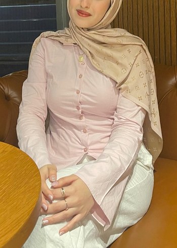 pembe gömlek addax çok iyi durumda 2 kere giyildi sadece