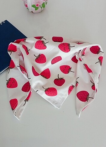 Diğer Çilek Desenli Renkli Bandana | 0 Pamuk