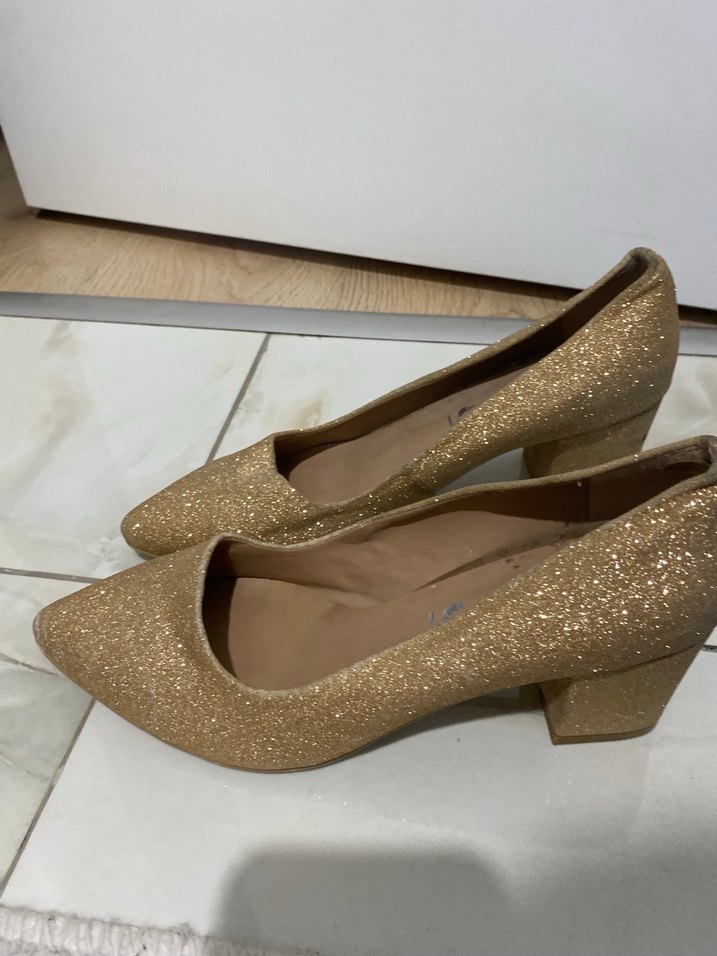 Altın Renkli Parlak Topuklu Kadın Ayakkabı - Görsel 2
