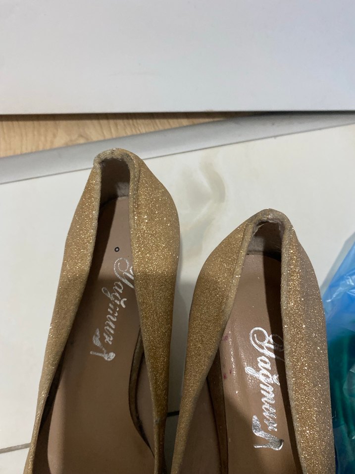Altın Renkli Parlak Topuklu Kadın Ayakkabı - Görsel 4