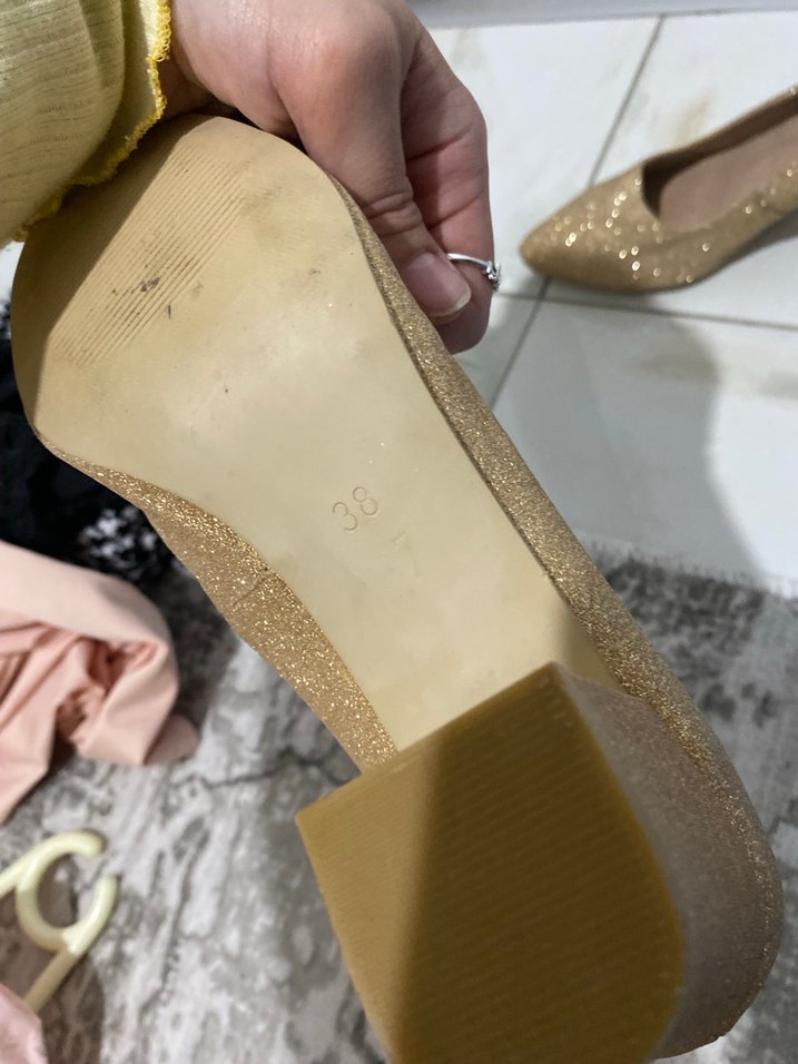 Altın Renkli Parlak Topuklu Kadın Ayakkabı - Görsel 3