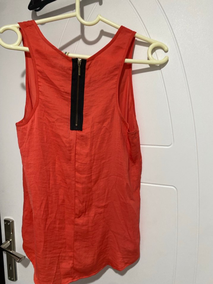 Kolsuz Kırmızı V Yaka Keten Bluz - Görsel 2