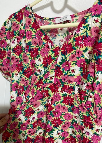 Renkli Çiçek Desenli V Yaka Midi Elbise - Görsel 2