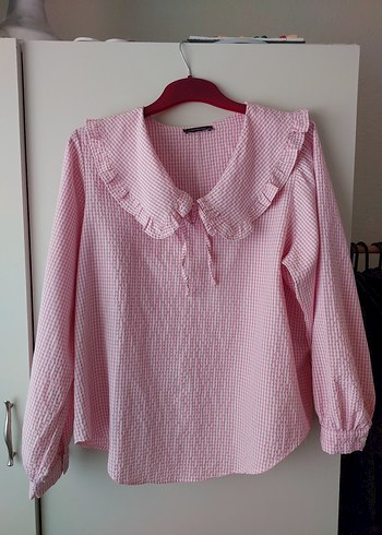 Pembe Uzun Kollu Fırfırlı Yaka Kadın Gömlek
