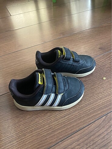 Adidas spor ayakkabı 23,5 buçuk