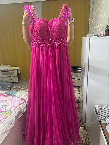 Pembe uzun abiye elbise