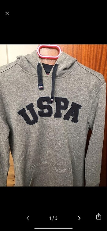 Lacivert yazılı gri kapüşonlu sweatshirt