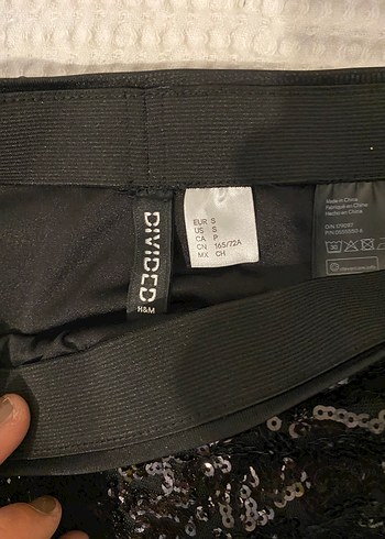 H&M Siyah Pullu Yılan Desenli Mini Etek