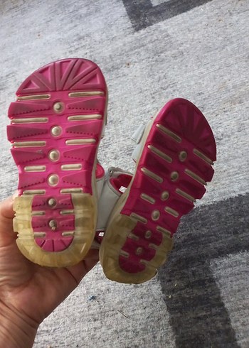 26 Beden Kız Çocuk Pembe Baskılı Tokalı Terlik