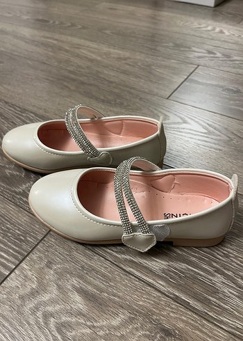 Kız Çocuk Beyaz Tokalı Babet Ayakkabı - Görsel 3