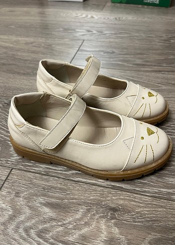 Kız Çocuk Beyaz Nakışlı Tokalı Babet - Görsel 2