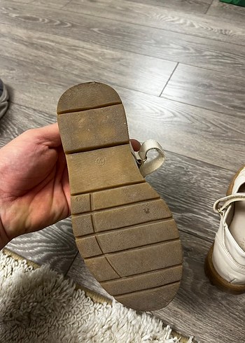 Kız Çocuk Beyaz Nakışlı Tokalı Babet - Görsel 3