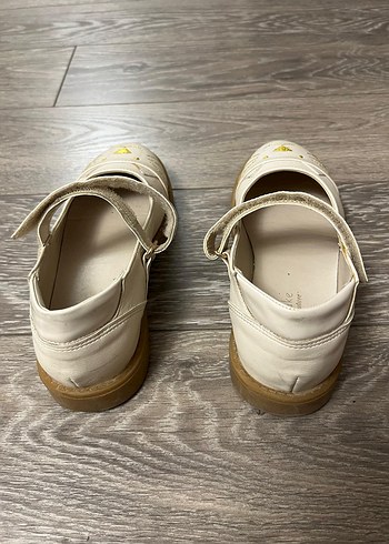 Kız Çocuk Beyaz Nakışlı Tokalı Babet - Görsel 4