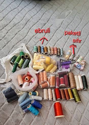 Çeşitli Renklerde Paketli ve Ebruli İplikler